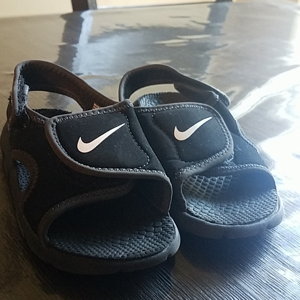 .Toddler boys nike sandals